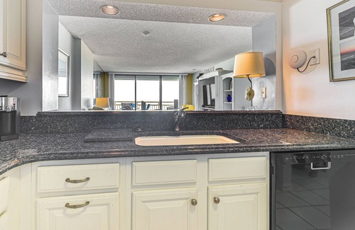Briarcliffe Acres Condo | Ocean View & Pool Access: Condo in Myrtle Beach
