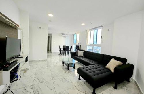 Panama City House | Ocean View Private Room Balcony, Pool, Rooftop Gym Next to Hilton Panama