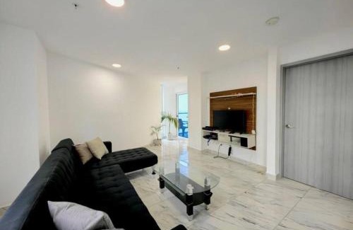 Panama City House | Ocean View Private Room Balcony, Pool, Rooftop Gym Next to Hilton Panama