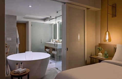 Singer Island Hotel | Ocean View Stay | 2 Doubles, 2 Rooms & Access to Outdoor Pools