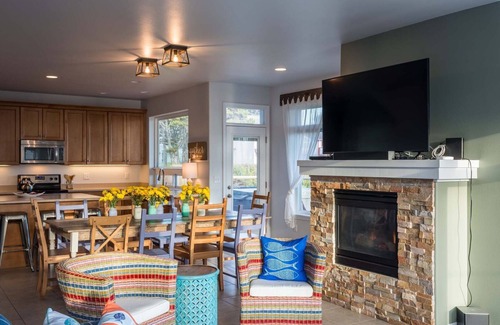 Gleneden Beach House | Ocean View, Steps to Sandy Beach! Hot Tub! Dog Friendly!