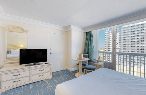 Ortona Park Hotel | Ocean-view studio with kitchenette plus gym & fast WiFi