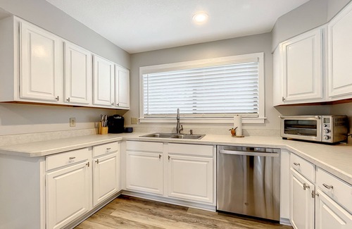 Sea Dunes House | Ocean view townhome overlooking pool - Car Free Beach - Sea Dune Green Turtle C-10