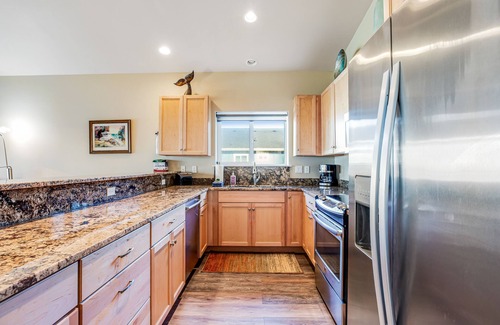 Gold Beach House | Ocean-view townhome with fireplace & W/D - easy beach access