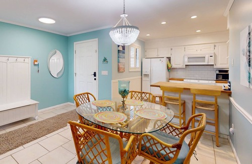 Sneads Ferry Condo | Ocean-view condo with elevator, balcony, W/D, community outdoor pool & grills