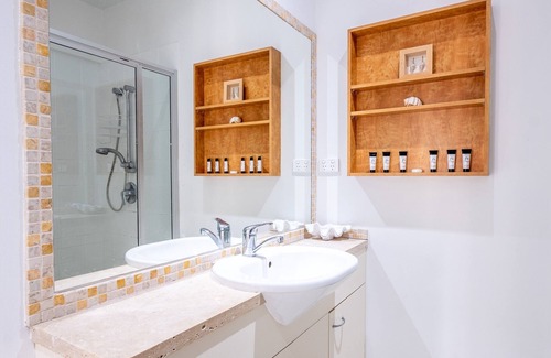 Hamilton Island Apartment | Ocean View Villa 03