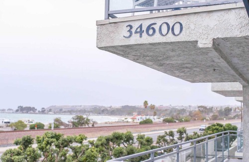 Capistrano Beach Condo | Ocean view with bbq equipped balcony 1-bedroom condo with AC, in Dana Point