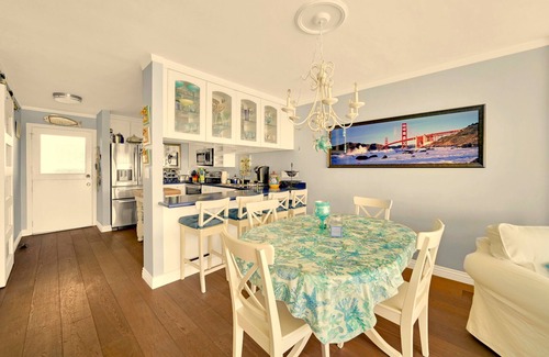 Laguna Beach Condo | Ocean Views! 2 Bedroom Beauty - Walk to Beach! - Moss Street Vistas!