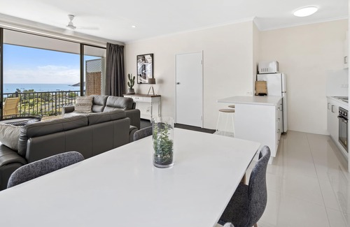 Airlie Beach Apartment | Ocean views 27