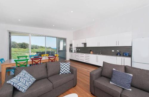 Anna Bay House | Ocean Views 41