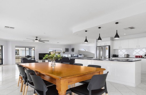 Seaford House | Ocean Views and Vineyards By Wine Coast Holiday Rentals