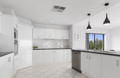 Seaford House | Ocean Views and Vineyards By Wine Coast Holiday Rentals
