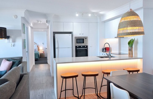 Surfers Paradise Apartment | Ocean Views Close to the Heart of Surfers Paradise