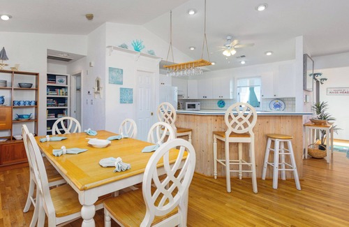 South Nags Head Cottage | OCEAN VIEWS-DOG FRIENDLY- PRIVATE POOL - HOT TUB - 2 MINUTE WALK TO BEACH