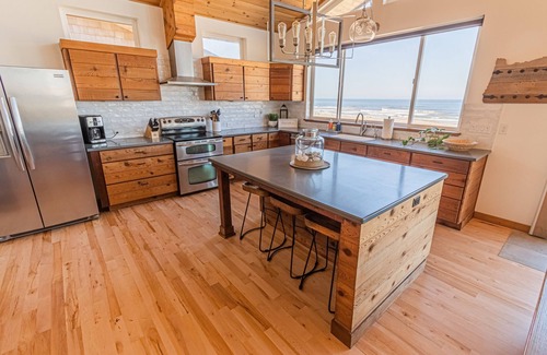 Kiwanda Shores House | Ocean Views for days.Oceanfront property that will leave you breathless!