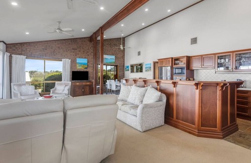 McCracken House | Ocean Views from The Crescent
