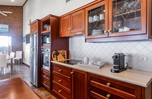 McCracken House | Ocean Views from The Crescent