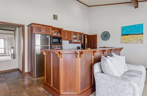 McCracken House | Ocean Views from The Crescent