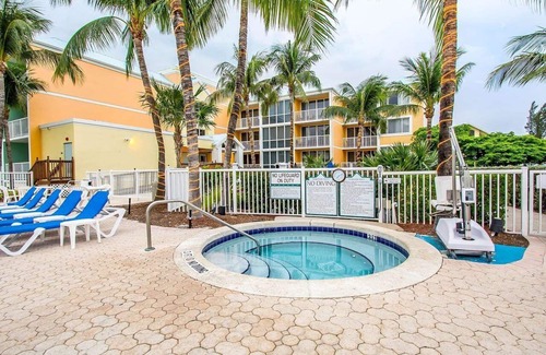 Marathon Apartment | Ocean views, great for fishing and kayaking, the best family experience