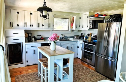 Rockport Cottage | Ocean Views in this Charming 2 bedroom Cottage