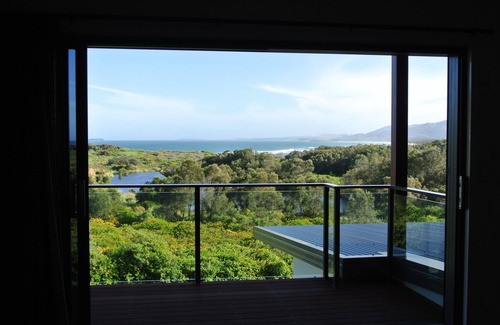 Emerald Beach House | Ocean views, Kangaroos and a Beach House Getaway in the ideal destination.