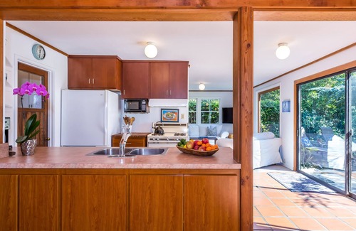 Carpinteria House | Ocean Views, Large gorgeous 2 bedroom 2 bath room 2 minutes to the beach.