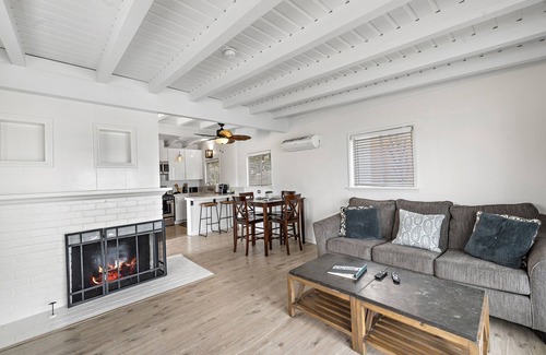 Laguna Beach Villa | Ocean views, listen to waves, stroll to main beach SH 2