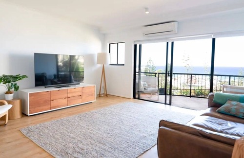 Mermaid Waters Apartment | Ocean Views - Magic Mountain