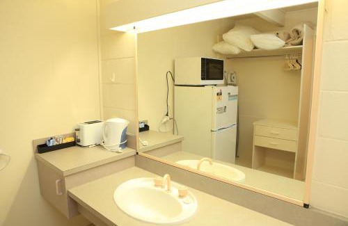 Kalimna Hotel | Ocean Views Motel Lakes Entrance