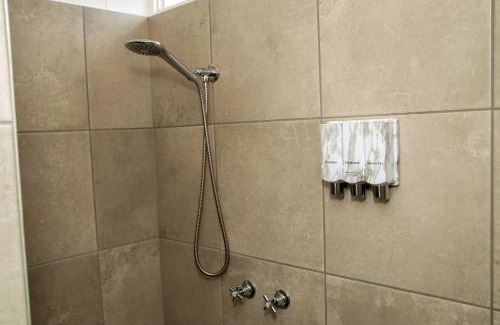 Kalimna Hotel | Ocean Views Motel Lakes Entrance