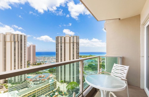 Ala Moana Apartment | Ocean Views + Walkway to Mall-Ala Moana Hotel 2513