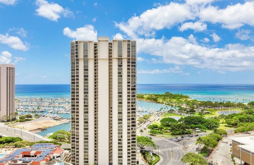 Ala Moana Apartment | Ocean Views + Walkway to Mall-Ala Moana Hotel 2513