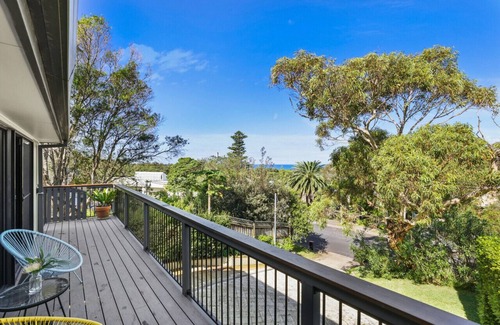 Avalon Beach Apartment | Ocean Vistas - Walk to Beach
