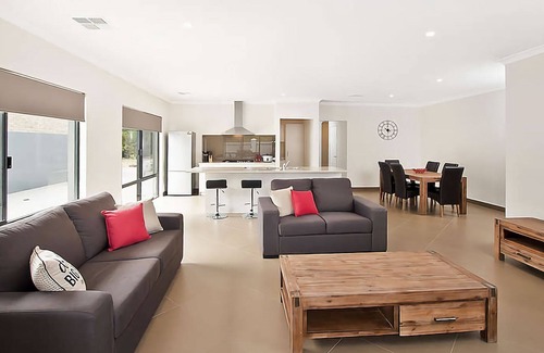Abbey House | Ocean Walk Abbey - Situated in Abbey, this holiday home is a moment's walk from the beautiful Abbey