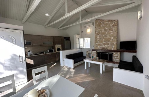 Chalcis House | Ocean Waves - Alykes Beach
