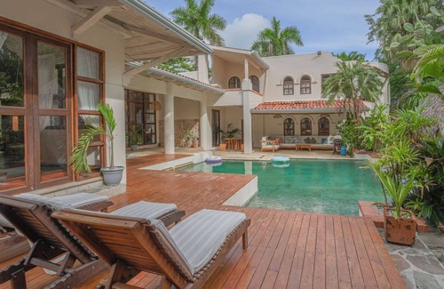 Mal Pais Villa | OCEANA ~ Beachfront luxury Villa ~ 4 Bedrooms ~ Vacation at the beach !