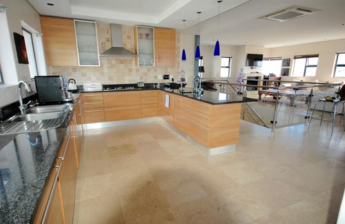 Bloubergstrand House | Oceana Villa Self Catering
