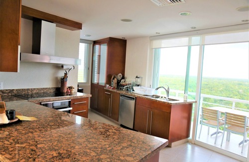Zona Hotelera Norte Condo | Oceanfront penthouse condo , stylish private 360 stunning views two terraces .