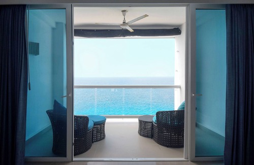Zona Hotelera Norte House | Oceanfront Oasis at Peninsula Grand 13B