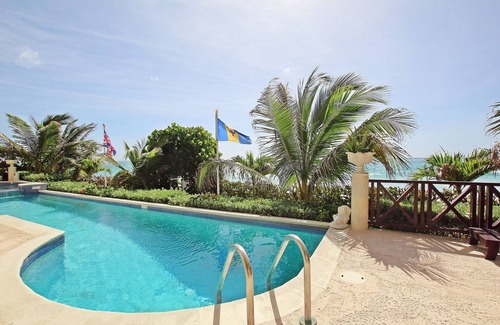 Green Garden Apartment | Oceanfront 2-bed Apt with Pool near Surfing - Rosalie #2