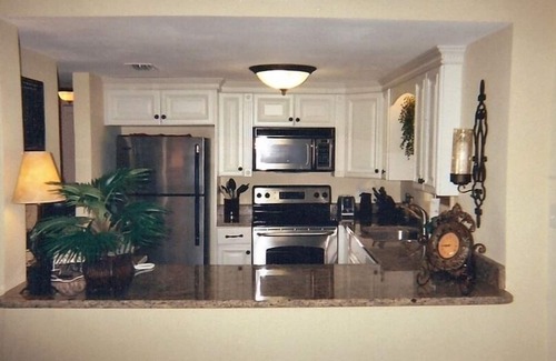 Central Beach Condo | Oceanfront 2B Gem .March-!.Aug.custom kitchen West Indies,decor Heated.Pool.