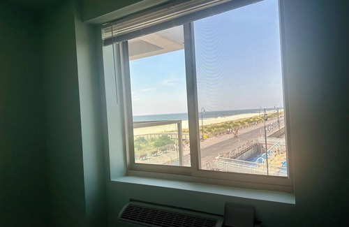 Long Beach Condo | OCEANFRONT 2BR LUXURY CONDO WITH BALCONY-RITZ CARLTON STYLE! Pool,Sauna,Parking