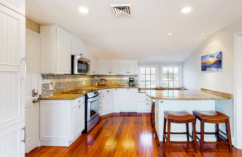 Harwich Port Condo | Oceanfront, 2nd-floor condo with stunning view - steps to Bank Street Beach