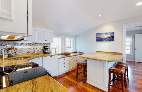 Harwich Port Condo | Oceanfront, 2nd-floor condo with stunning view - steps to Bank Street Beach