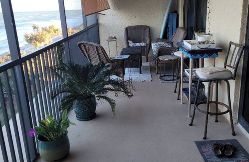 Satellite Beach Condo | Oceanfront 3-bedroom condo in heart of Satellite Beach