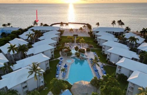 Seven Mile Beach House | Oceanfront 3-BR Condo with Large Beachfront Terrace