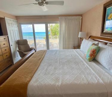 Seven Mile Beach House | Oceanfront 3-BR Condo with Large Beachfront Terrace