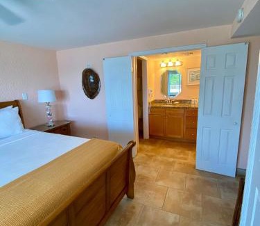 Seven Mile Beach House | Oceanfront 3-BR Condo with Large Beachfront Terrace
