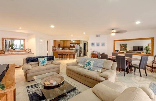 Zona Hotelera Norte Condo | Oceanfront, 3Bdr Living, Gorgeous Sunsets, Great Snorkeling, North Shore of Town