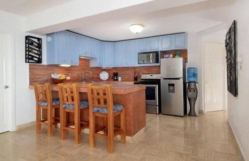 Zona Hotelera Norte Condo | Oceanfront, 3Bdr Living, Gorgeous Sunsets, Great Snorkeling, North Shore of Town